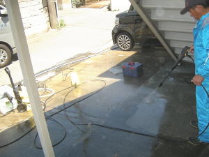 コンクリートフロア、車庫、カーポートの高圧洗浄